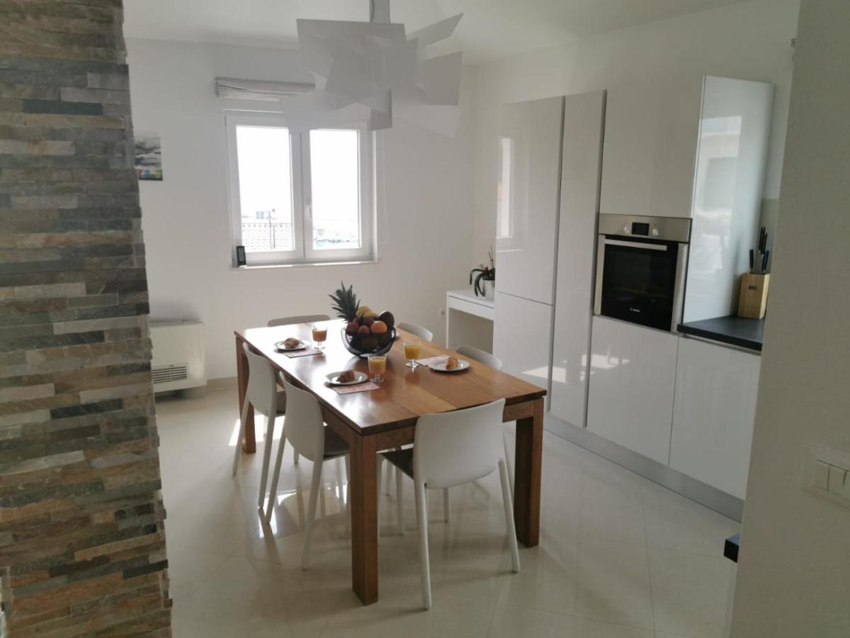 Apartments Dvor - Ap1, Ap2, Ap3 Baska Voda Exterior photo