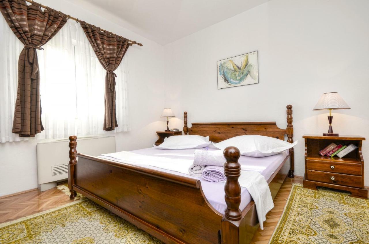 Apartments Dvor - Ap1, Ap2, Ap3 Baska Voda Exterior photo