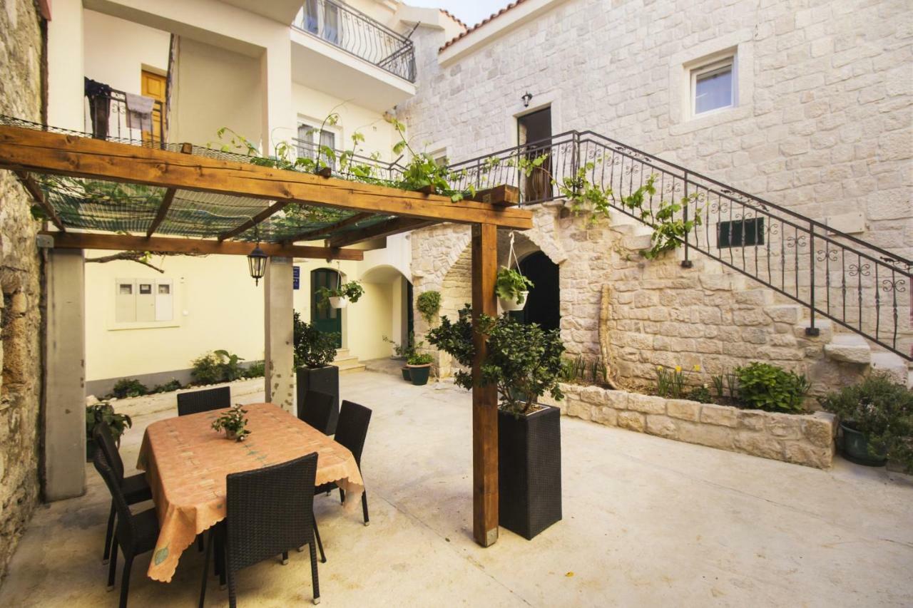 Apartments Dvor - Ap1, Ap2, Ap3 Baska Voda Exterior photo
