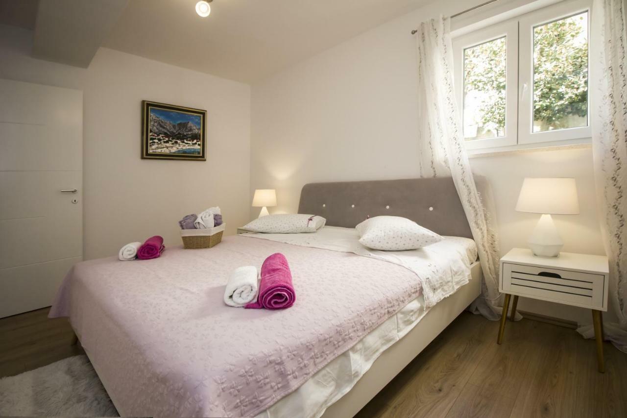 Apartments Dvor - Ap1, Ap2, Ap3 Baska Voda Exterior photo
