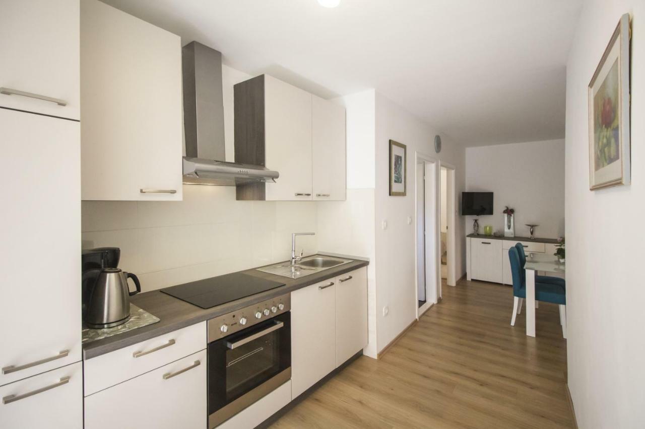 Apartments Dvor - Ap1, Ap2, Ap3 Baska Voda Exterior photo
