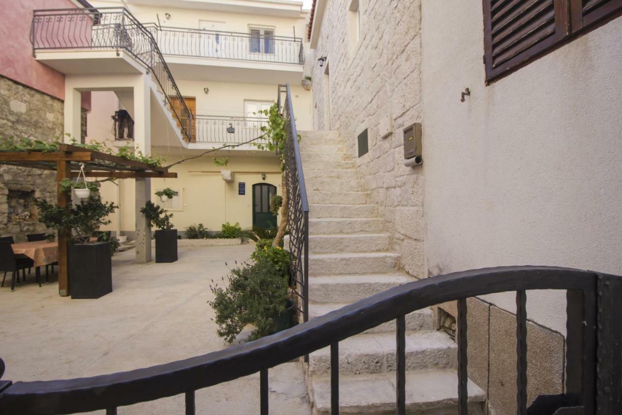 Apartments Dvor - Ap1, Ap2, Ap3 Baska Voda Exterior photo
