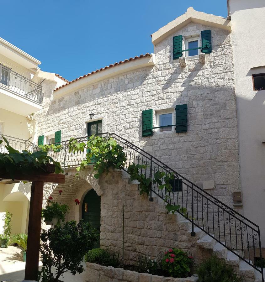 Apartments Dvor - Ap1, Ap2, Ap3 Baska Voda Exterior photo