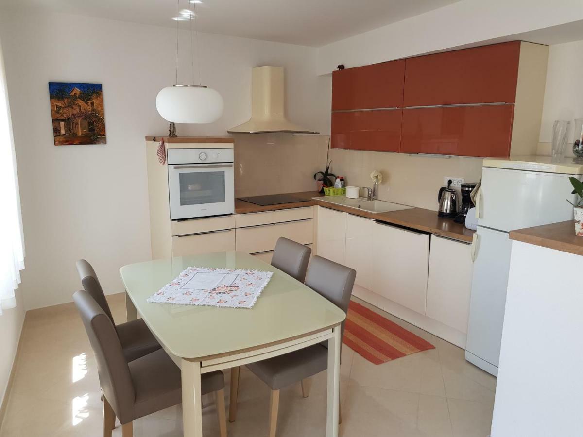 Apartments Dvor - Ap1, Ap2, Ap3 Baska Voda Exterior photo